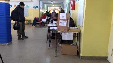 En Bariloche comenzó con normalidad la elección nacional.