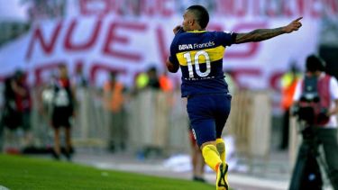 El Apache formaría la dupla de ataque con Wanchope Ábila.