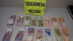 Un perro de Gendarmería detectó droga, dinero y un arma en un control vial