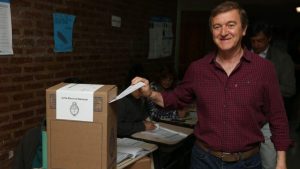 Referentes políticos votaron en Cipolletti