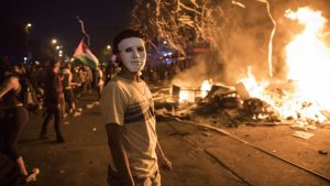 Chile: Piñera cambió el Gabinete y las protestas violentas continúan