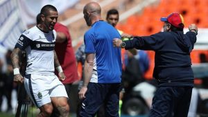 El Gimnasia de Maradona salió de perdedor en Mendoza. Reviví los goles