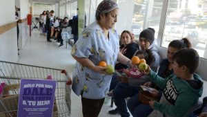 Frutas, recetas y una posta para promover hábitos saludables