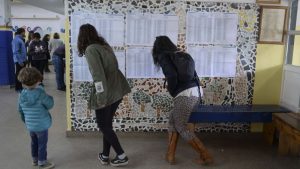 En Dina Huapi se extendió la votación casi dos horas más