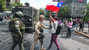 Chile: los jóvenes no vivieron la dictadura y retan a los militares