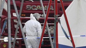 Encontraron 39 cadáveres en  el contenedor de un camión en Inglaterra