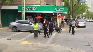 Un motociclista fue hospitalizado tras un choque en pleno centro cipoleño