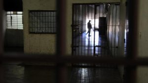 Un guardiacárcel de Bariloche fue apartado por una denuncia de abuso