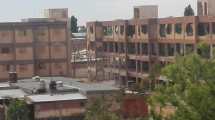 Imagen de Demuelen un monoblock del barrio Manuel Belgrano de Cutral Co