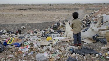 1 de cada 2 niños vive en un ambiente contaminado en Argentina.