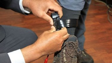 El acusado debe cumplir la prisión domiciliaria, pero como no hay tobillera electrónica sigue detenido en una comisaría de Bariloche. (Foto: Archivo).