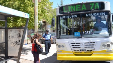 Se levantó el paro de colectivos en Neuquén, pero volverá a la noche. (Foto: Archivo)