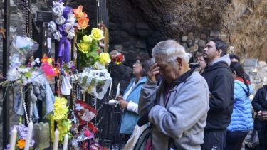 Como cada año, hoy se reunirán los fieles en la gruta de la Virgen de las Nieves, en Bariloche. Foto: Archivo