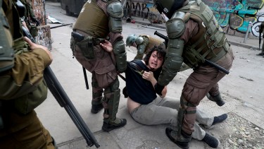 Carabineros informó que realizó más de 18.000 detenciones desde el inicio de las protestas. Foto: Archivo