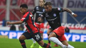 La cima de la Superliga se pone en juego en dos canchas