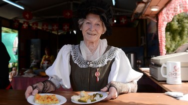 Ropas típicas y recetas regionales (Chino Leiva)