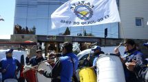Imagen de El Sindicato Luz y Fuerza reclamó frente a la CEB de Bariloche