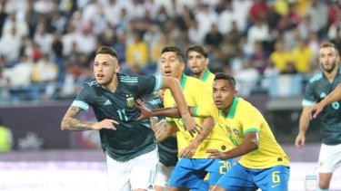 Ocampos sufre una molestia muscular y no estará ante Uruguay. 