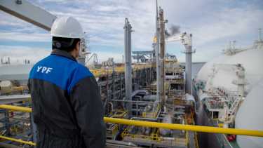 La posible retirada de Petronas del proyecto de GNL junto a YPF generó un fuerte impacto en Río Negro y también en el gobierno nacional.