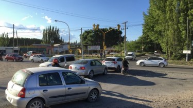 Cipolletti: Caos vehicular en Ruta “chica” y Circunvalación. (Foto gentileza)