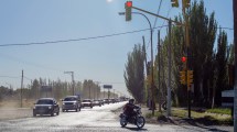Imagen de Largas filas en el estreno del semáforo de Circunvalación y Ruta “chica” en Cipolletti