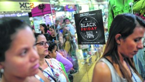 Un año de ahorro para unos zapatos, en Venezuela