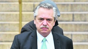 Fernández cruzó a Bullrich y desmintió haber acordado con el Gobierno la suba en las naftas