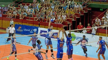 El Dino vuelve al Ruca Che mañana ante PSM desde las 20:30. (Foto: Archivo)