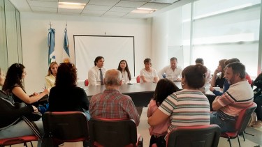 En la mediación de esta mañana, Provincia y fiscalía se comprometieron a tomar medidas para que la Escuela 136 vuelva a estar en funcionamiento. (Gentileza).-