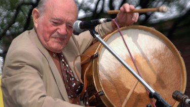 Vitillo Ábalos, el caballero del folclore.