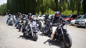 Hambriento rugido de motoqueros en el Yo Como