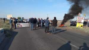 Trabajadores de la PIAP cortaron la Ruta 22 en Arroyito