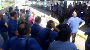 Con medidas intermitentes, trabajadores de 18 de Mayo siguen con protestas en Roca
