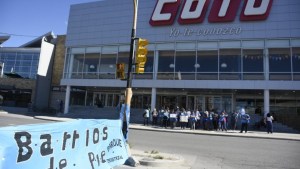 Piden donaciones a supermercados y vecinos para darles de comer a los niños
