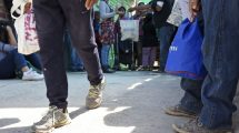 Imagen de Por una bolsa de comida se formaron largas filas en una organización de Cipolletti