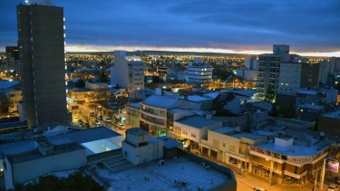 La Policía de Cipolletti investiga a una banda que podría ser la que atemoriza a los comerciantes y vecinos del centro. Foto: Archivo