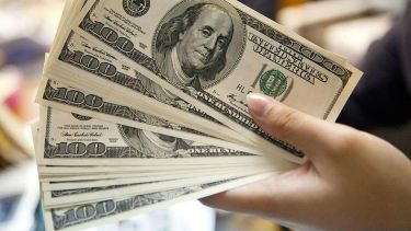 La brecha cambiaria se redujo al 127,3%.