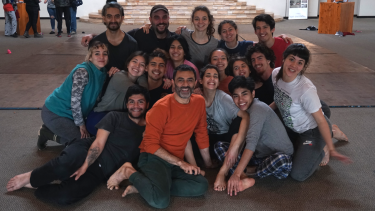 Lesgart y el grupo de bailarines que le dan vida a la obra que debuta esta tarde en Roca.