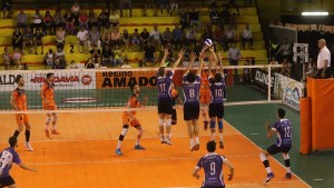 Gigantes venció a Monteros en Tucumán y sigue invicto en la Liga Aclav