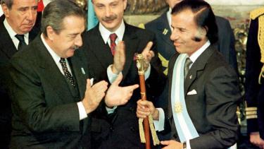 Las dictaduras dudaron y en Argentina se sintieron los efectos del derrumbe