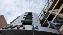 Imagen de Denuncian que el gobierno no pagó aportes al ISSN por $2.800 millones