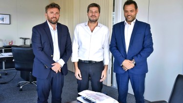 Néstor Denoya, junto a Matías Lammens, el ministro de Turismo de Nación, y Gastón Burlón, secretario de Turismo de Bariloche. Foto: archivo