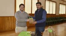 Imagen de Un intendente le dio bolsas a sus funcionarios para que salgan a levantar basura