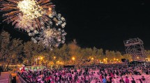Imagen de Última Navidad con pirotecnia de estruendo en Roca