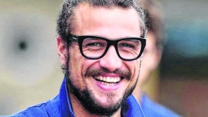 ¿Osvaldo cuelga la guitarra y regresa al fútbol para jugar en Banfield?