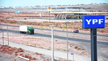 Las estaciones preparaban un nuevo incremento para todos los combustibles que llegaría con los primeros días del año. Ahora quedará sin efecto. (Florencia Salto).