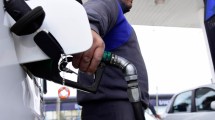 Imagen de Combustibles en la era Milei: la suba acumulada corre a la par de la inflación