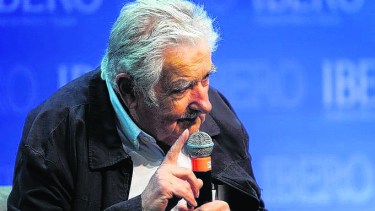 "[Fernández] está lidiando con un potro de mil cabezas y de mil patas", opinó el el jefe de Estado uruguayo.