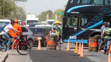 De 7 a 19 es el horario en que se realizan los arreglos en la 22 y coincide con la mayor circulación. Foto Archivo Oscar Livera