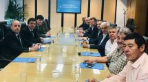 Imagen de Gremios petroleros presentaron credenciales con Nielsen y Moroni